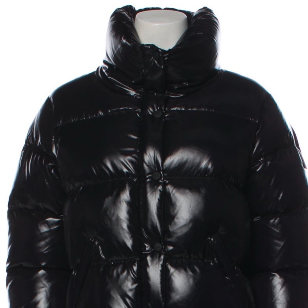 Description
• SAM. Down Jacket
• Black
• Stand Collar
Zip Pockets&Zip Clisure